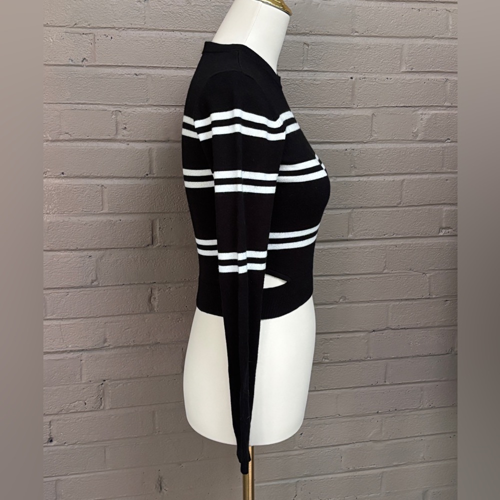 Guess black & White crop cut-out sides sweater XS - Picture 3 of 8